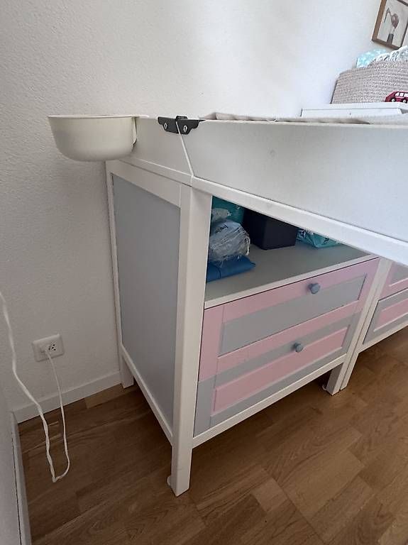 Ikea Fasciatoi & Accessori: Wickeltisch Kommode mit Klappaufsatz Weiss Rosa Grau – Usato da Jonen venduto da Nadu5 2