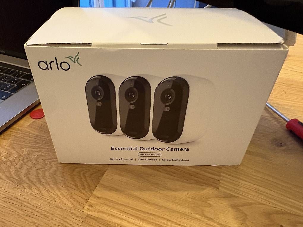Arlo Videocamere: Arlo Essential Outdoor 2K  caméra neuve – Nuovo e nell'imballaggio originale da Neuchâtel venduto da giu_8hnv 2