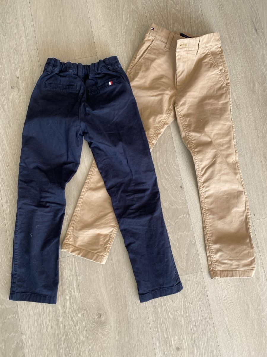 Pantaloni: 2 pantalons Tommy Hilfiger 8 ans – Usato da Vevey venduto da sasa2008
