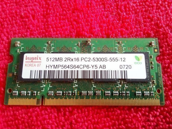 Memoria / RAM: 2 x 512 MB hynix PC2-5300S-555-12 – Usato da Zürich venduto da Zurich 1