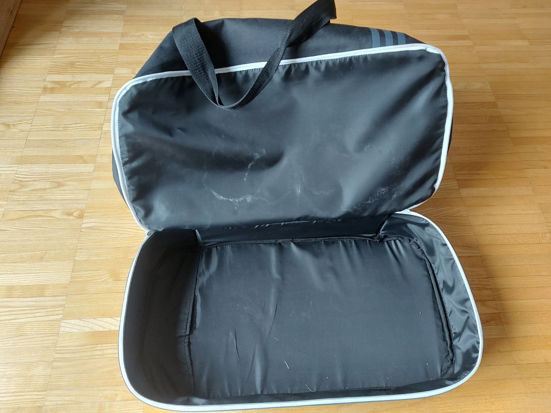 Adidas Borse: Fussballtasche FC Mönchaltorf – Usato da Nänikon venduto da anie1973 2