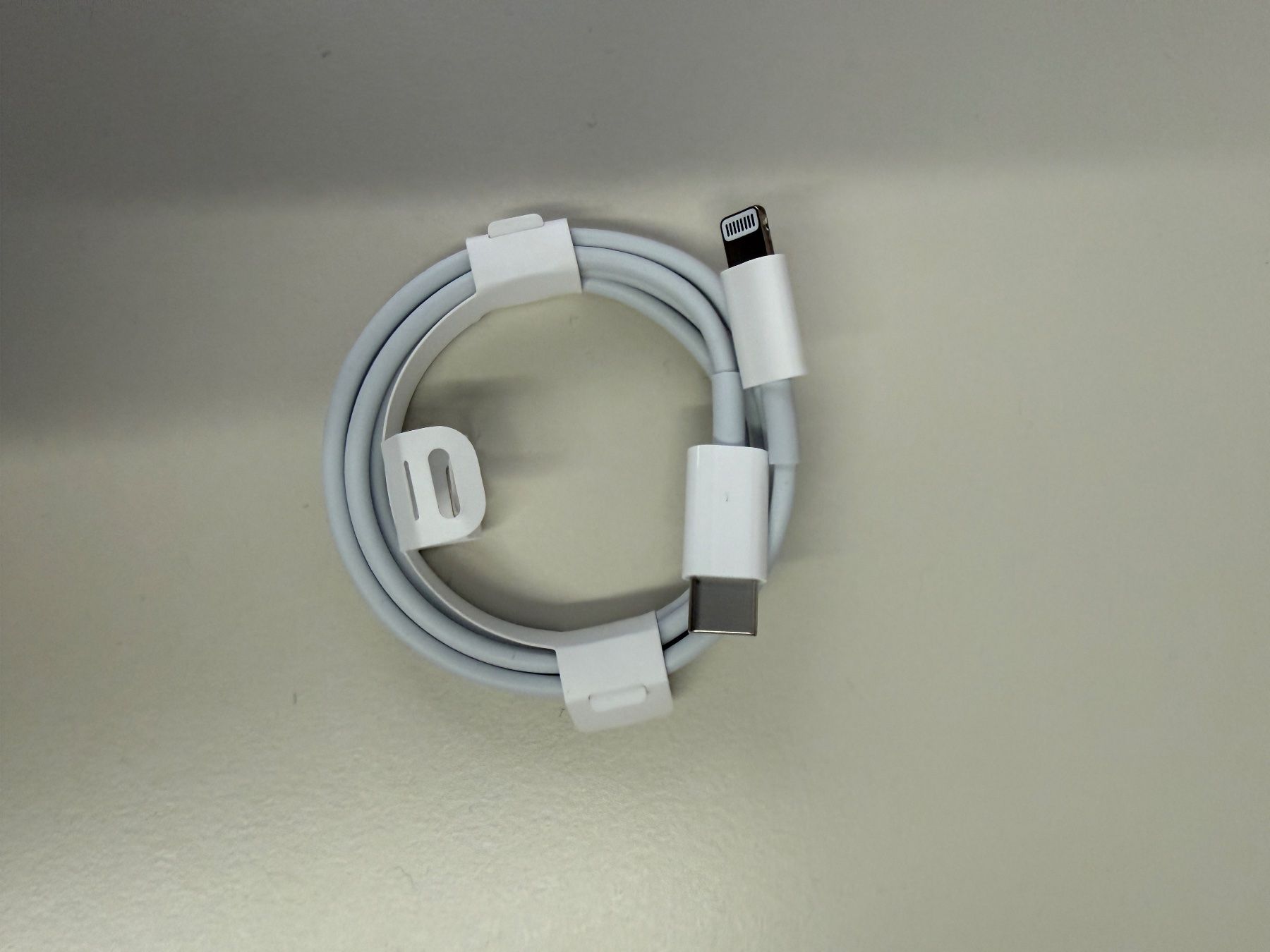 Apple Cavi: Original Apple Ladekabel USB-C auf Lightning, neu! – Nuovo e nell'imballaggio originale da Kirchlindach venduto da Ibag70