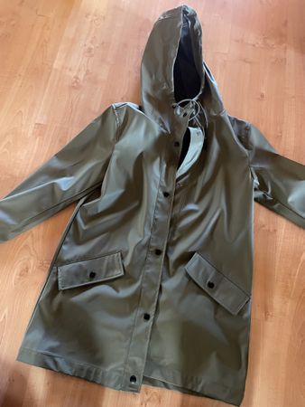 Top Regenmantel Olivgrün, Grösse S - ideal für Herbst!