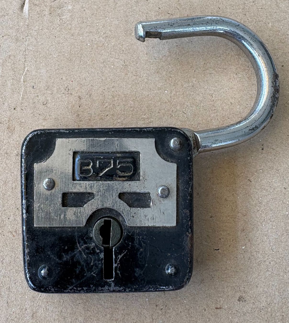 Cadenas: VINTAGE VORHÄNGESCHLOSS MIT 2 SCHLÜSSEL – D'occasion à Ostermundigen par wini63 4