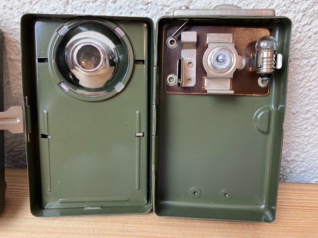 Armée suisse Lampes: 2 Stk. Schweizer Armeetaschenlampe 80 / – Neuf (Voir description) à Fislisbach par Promo 4