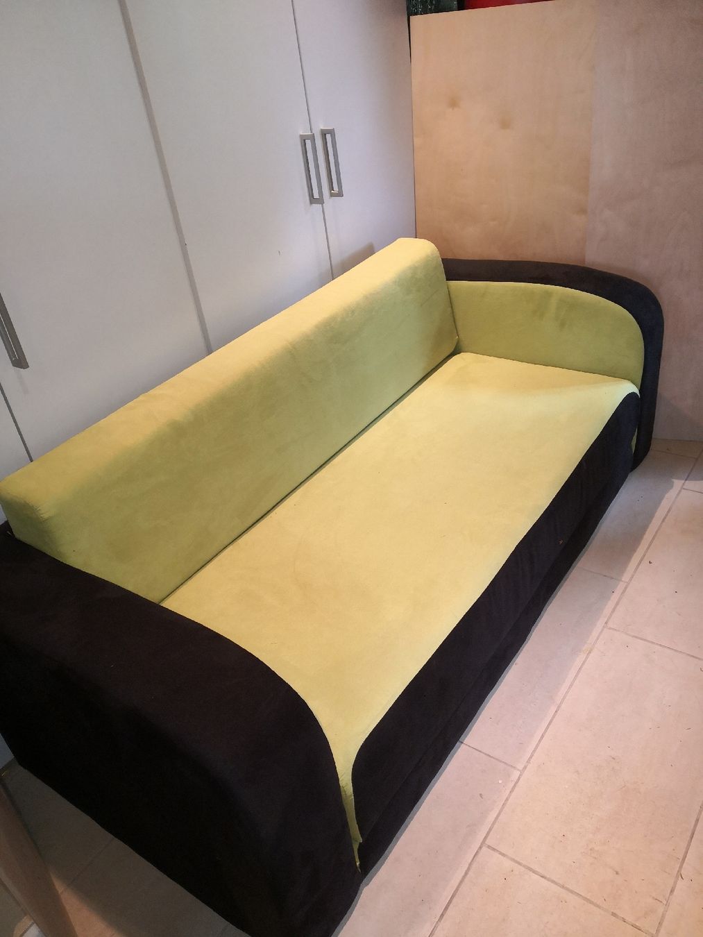 Sofas: Schickes Bettsofa, neuwertig, hellgrün/schwarz – Gebraucht aus Steffisburg von fig_z6nb 1