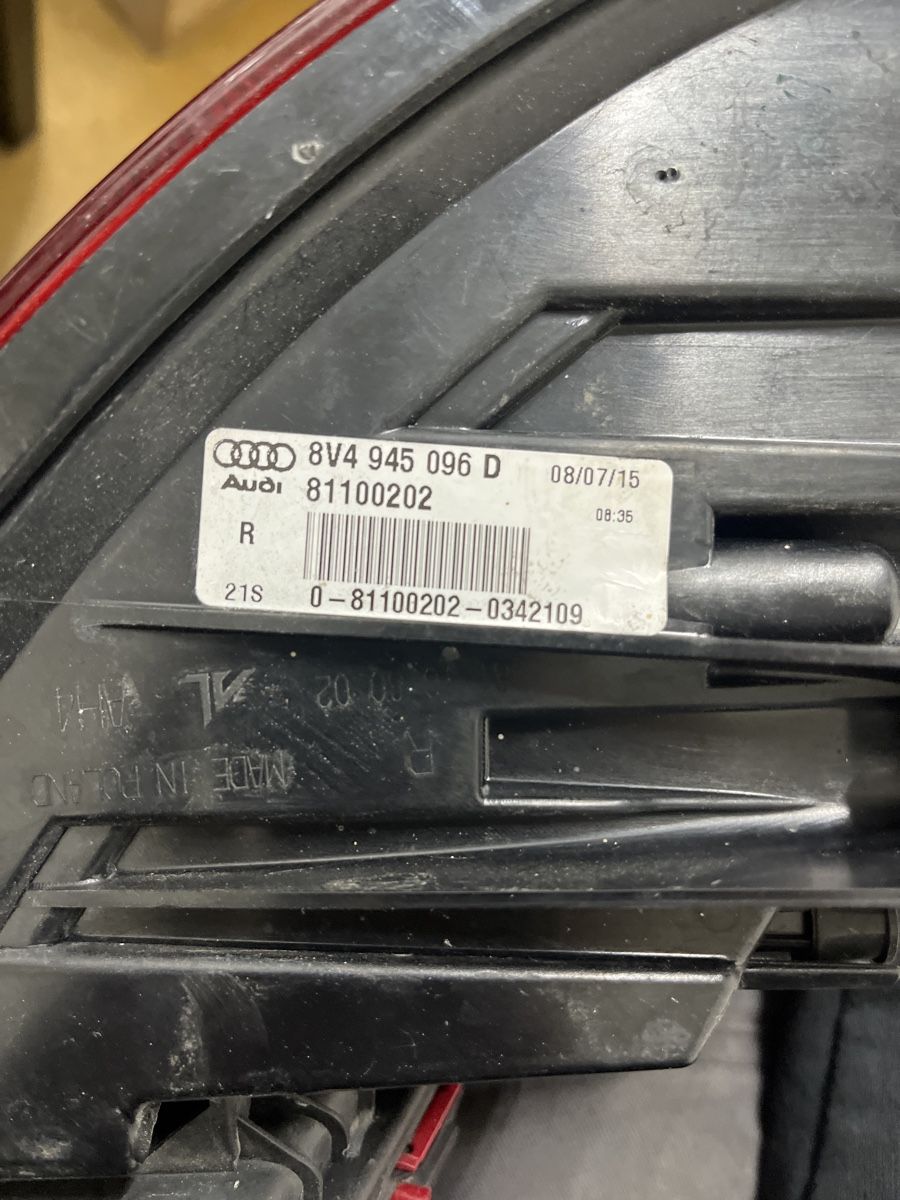 Audi Tutti pezzi di ricambio auto: 8V4945096D Original Audi A3 Heckleuchte – Usato da Ballwil venduto da Bueri23 2