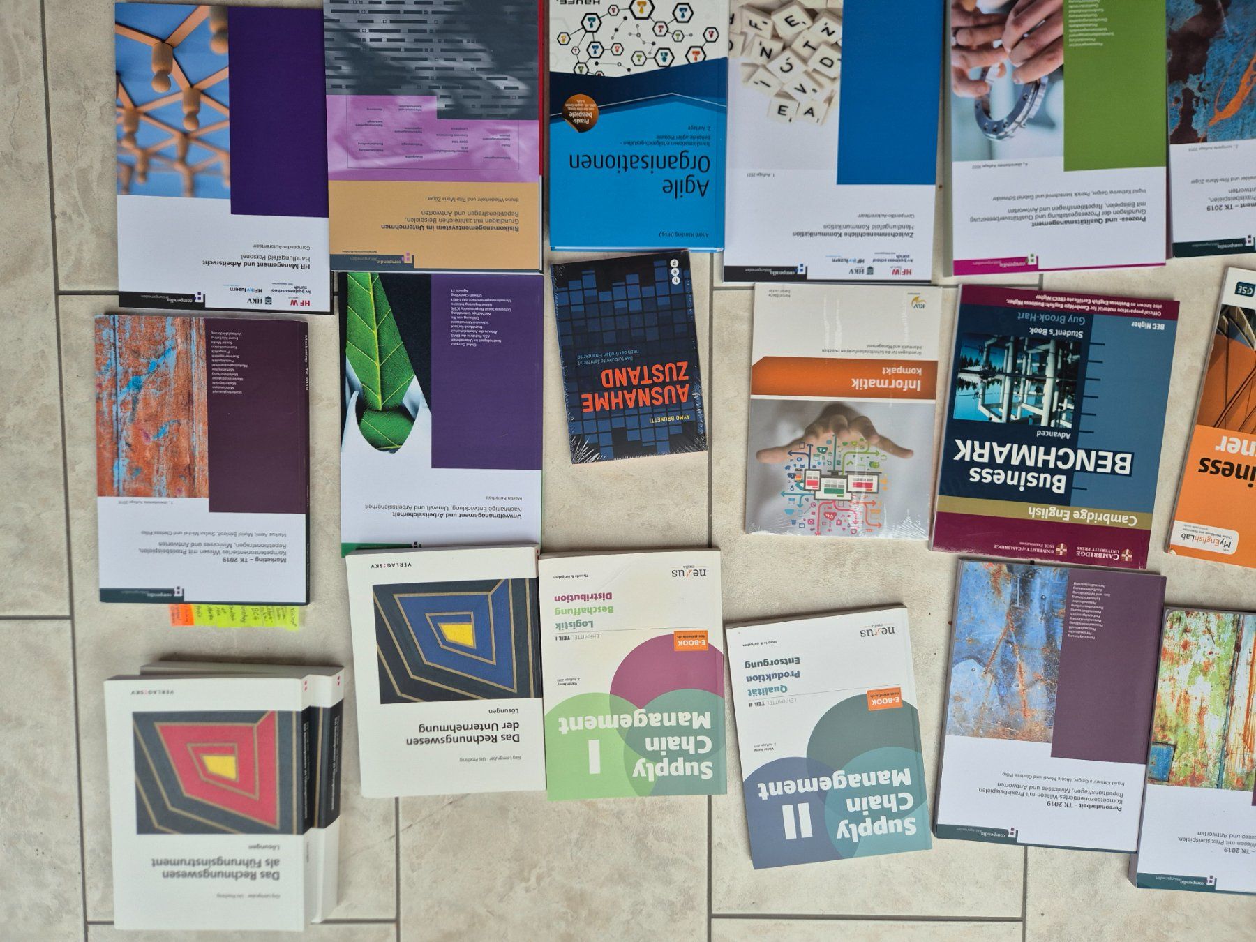 Libri: GRATIS: BWL-Bücher – Nuovo (secondo la descrizione) da Weisslingen venduto da monkeyboarder 4