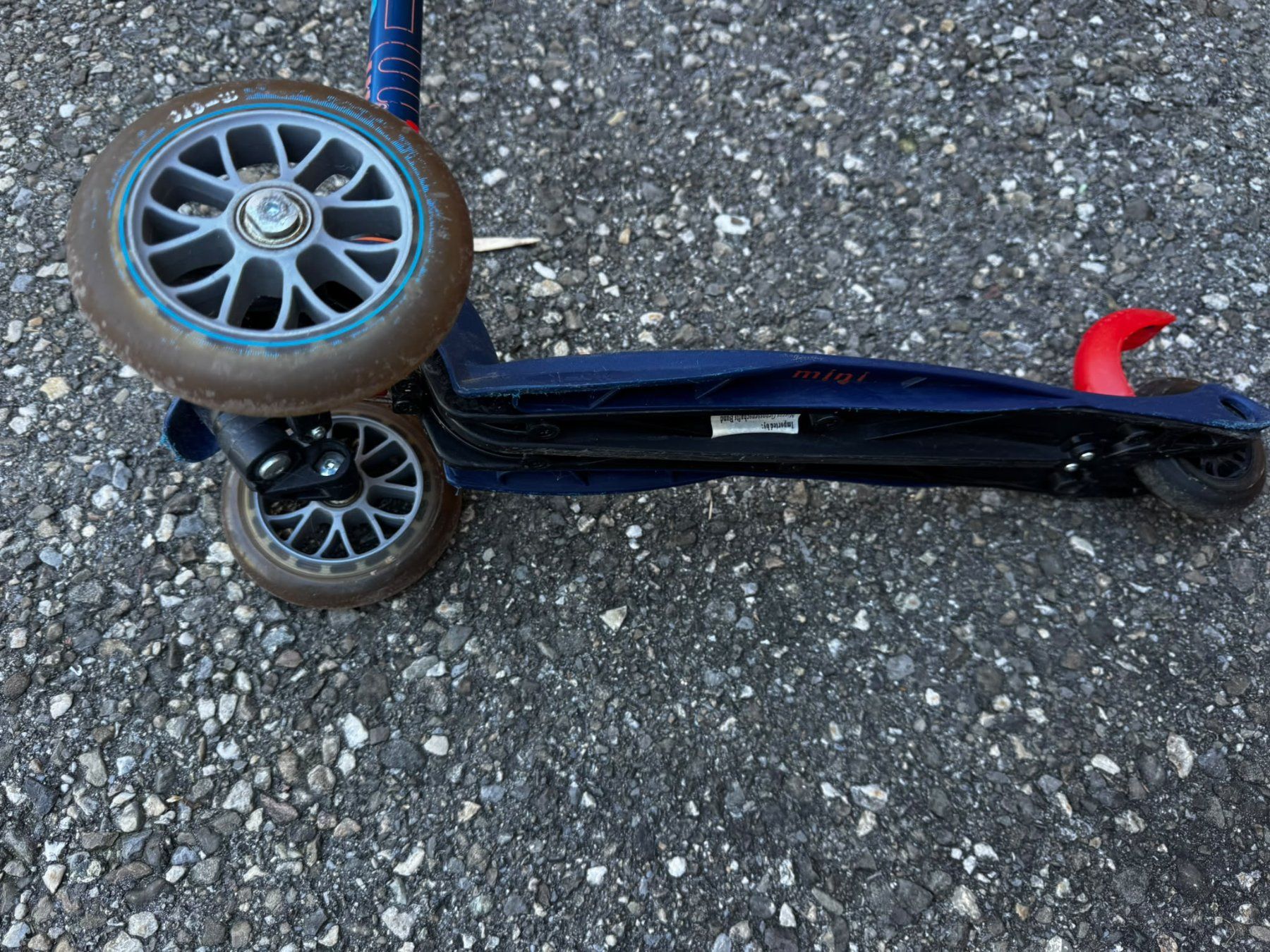 Micro Kickboard: Micro Mini Kinder-Trottinett blau 3 Räder – Usato da Ruswil venduto da Flipsy 5