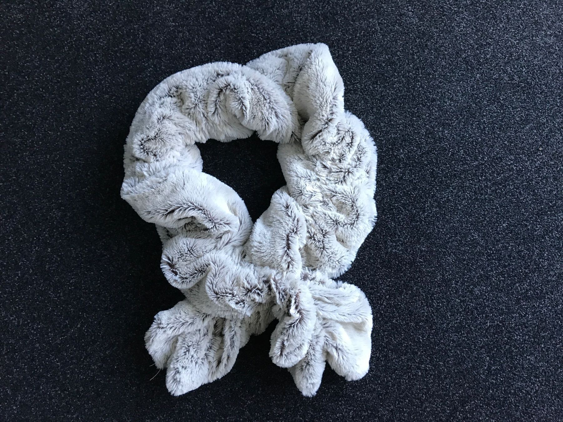 Foulards, Tücher & Schals: Kuschelweicher Kunstfellschal – Gebraucht aus St. Margrethen SG von kellenbh 1