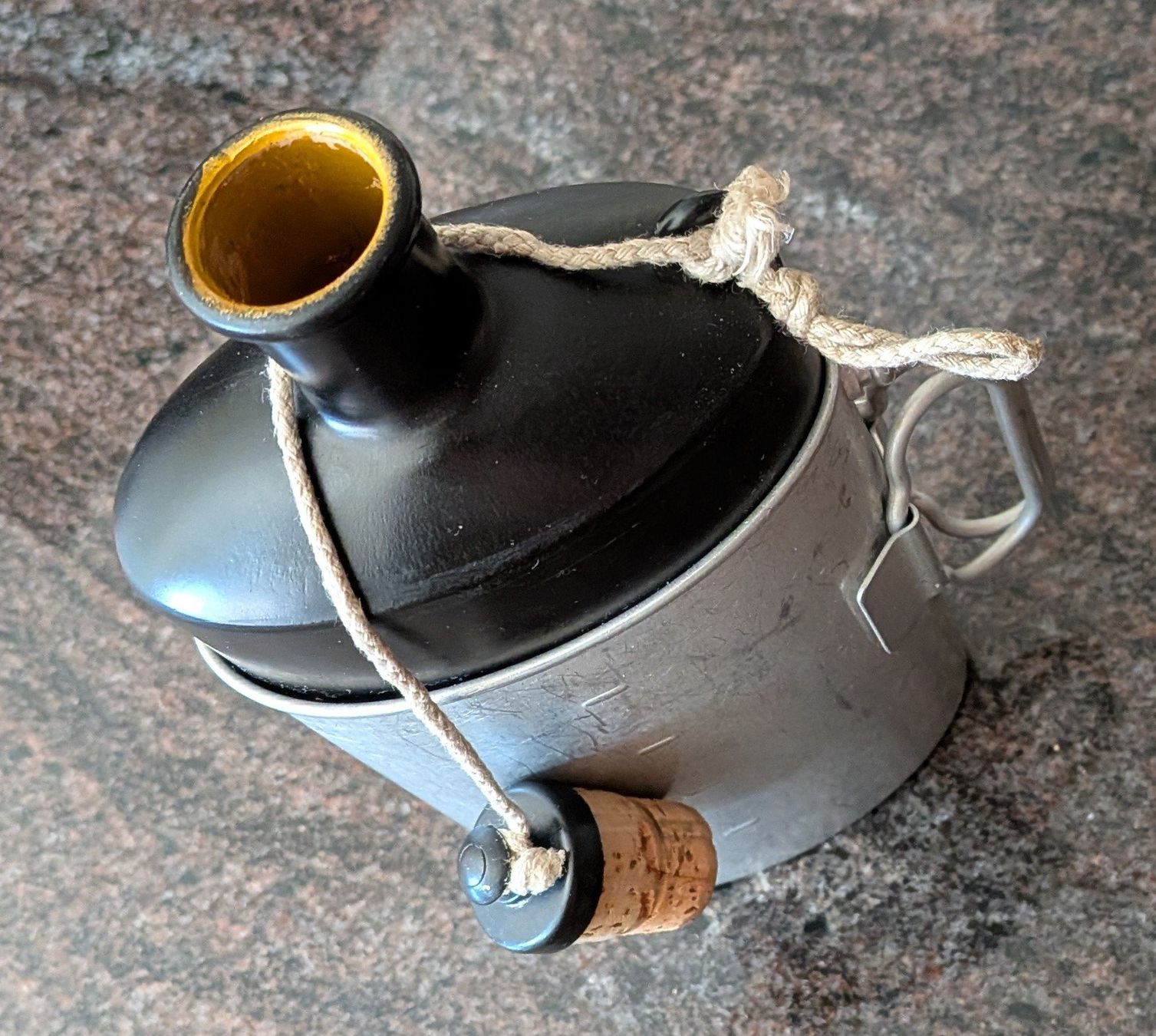 Schweizer Armee Attrezzatura & Pezzi di ricambio: Feldflasche Metall mit Becher – Usato da Bern venduto da Griffs_jetzt_zue 3