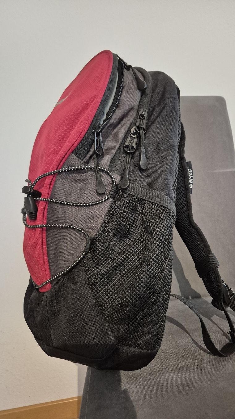 Hi-Tec Zaini: Rucksack Rot Grau Schwarz – Nuovo (secondo la descrizione) da Schnottwil venduto da mad_kxg2 1
