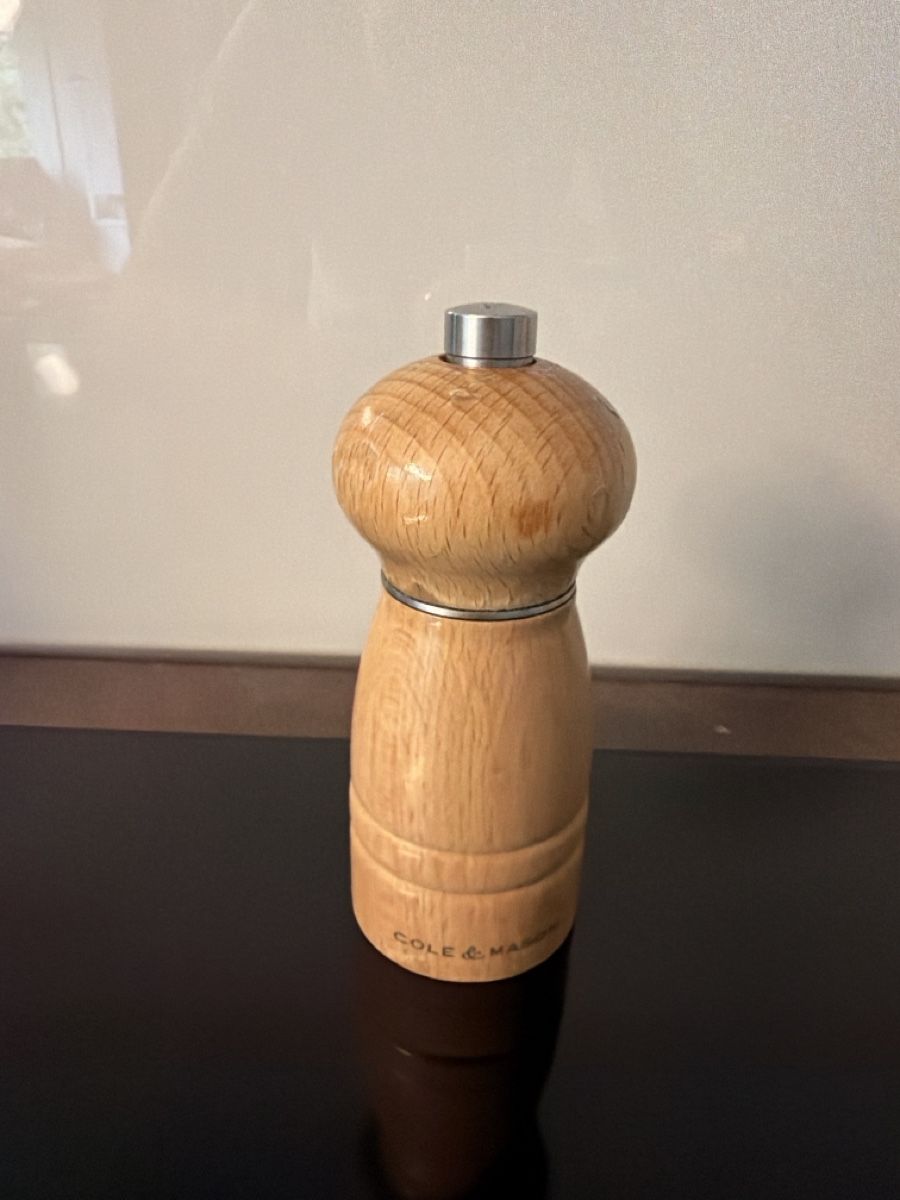Küchengeräte: Kleine Pfeffermühle Cole & Mason Holz hell  – Gebraucht aus Zürich von celinasuzanne