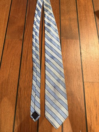 Cravate Brooks Brothers 346 100% soie rayée bleu clair