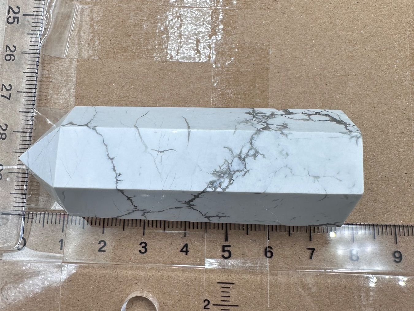 Minerali & Pietre curative: Weisser Howlith Obelisk, Spitze – Nuovo e nell'imballaggio originale da Männedorf venduto da Handschmeichler 2