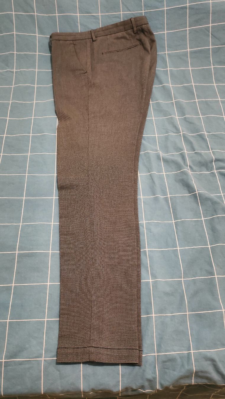 Hugo Boss Pantaloni: Hugo Boss gray pants – Usato da Genève venduto da mic_gl26 1