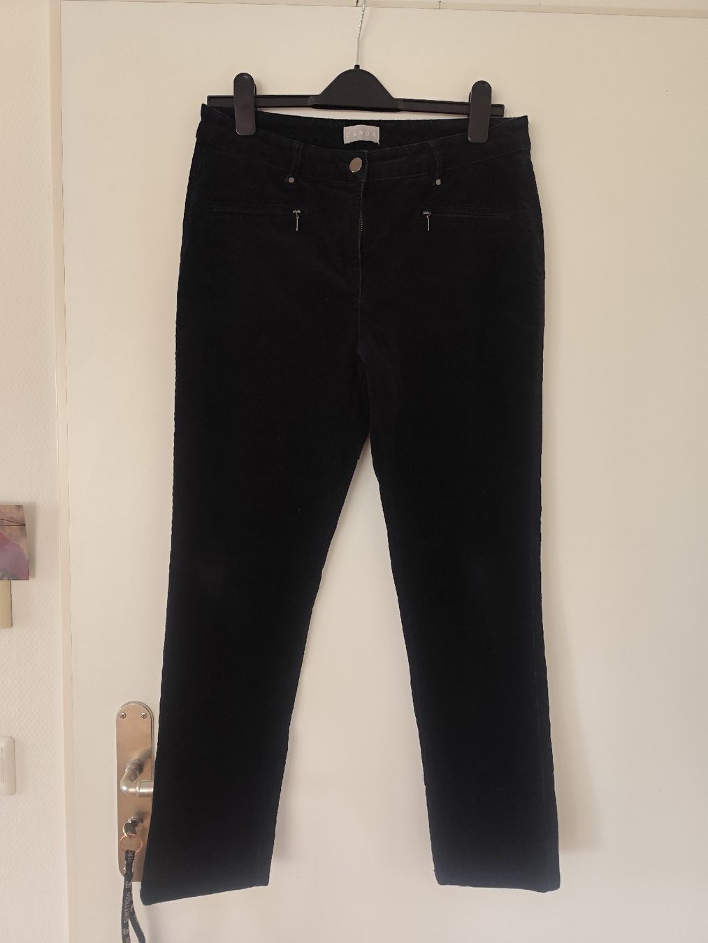 Pantaloni: Schwarze Cordhose Grösse 38 – Usato da Zürich venduto da Claudia_Zueri