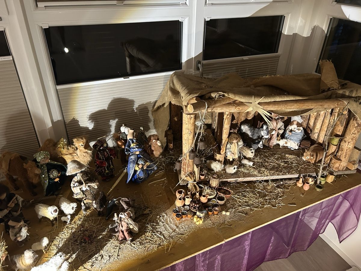 Tutte le decorazioni: Krippe mit sehr vielen Figuren – Usato da Niederhasli venduto da betscharten 3