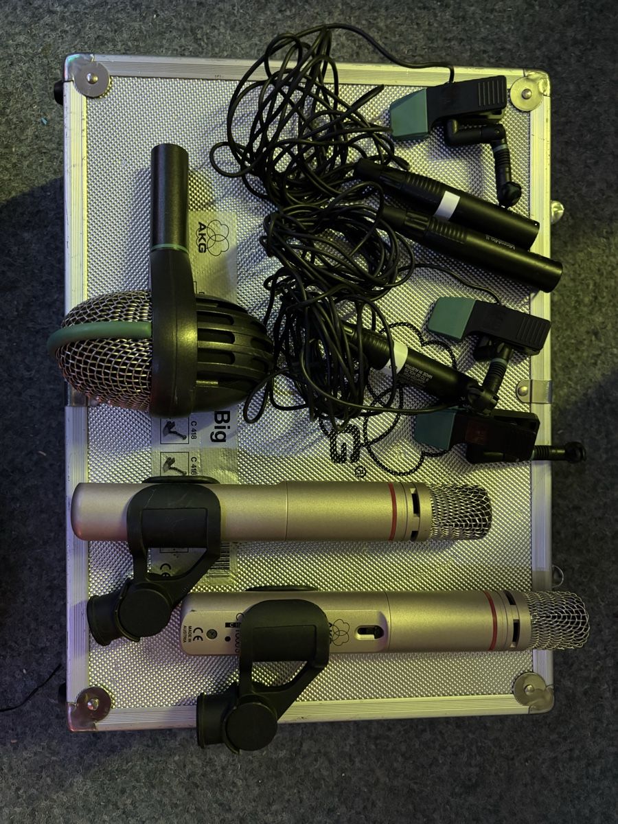 Akg Microfoni: AKG Mikrofon-Set im Koffer – Usato da Meilen venduto da Yeebo 1