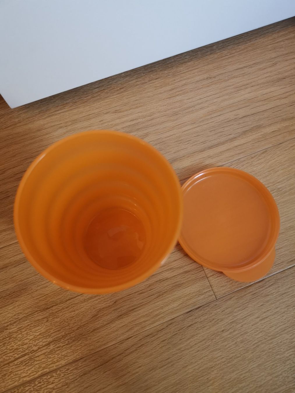Tupperware Behälter & Ähnliches: NEU!! / Tupperware / Becher / orange mit Deckel / 330ml – Neu (gemäss Beschreibung) aus Hergiswil NW von Pexiilexii 1