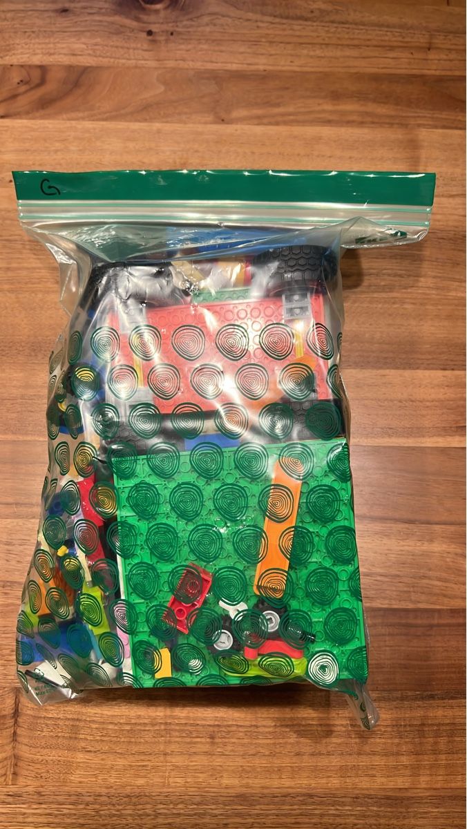 Lego Kit di costruzioni: Bag of assorted Lego bricks and baseplates – Usato da Zürich venduto da JuneBaby12