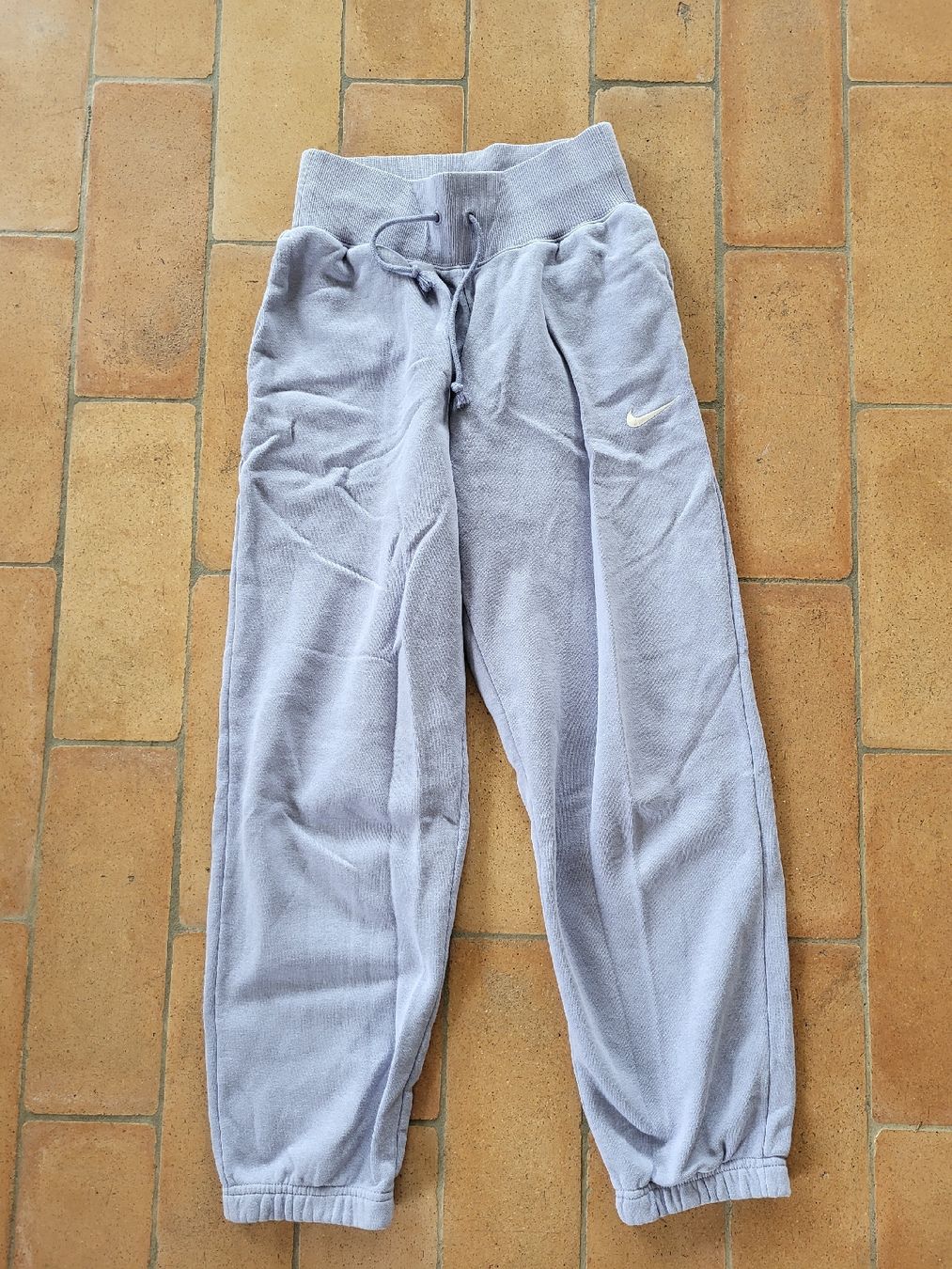 Pantaloni: Lila/Lavender Trainerhose Nike XS – Usato da Brugg AG venduto da elilara