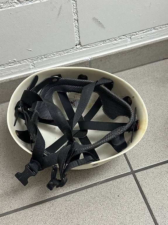 Caschi: Kletterhelm – Usato da Zürich venduto da daz_85bq 1