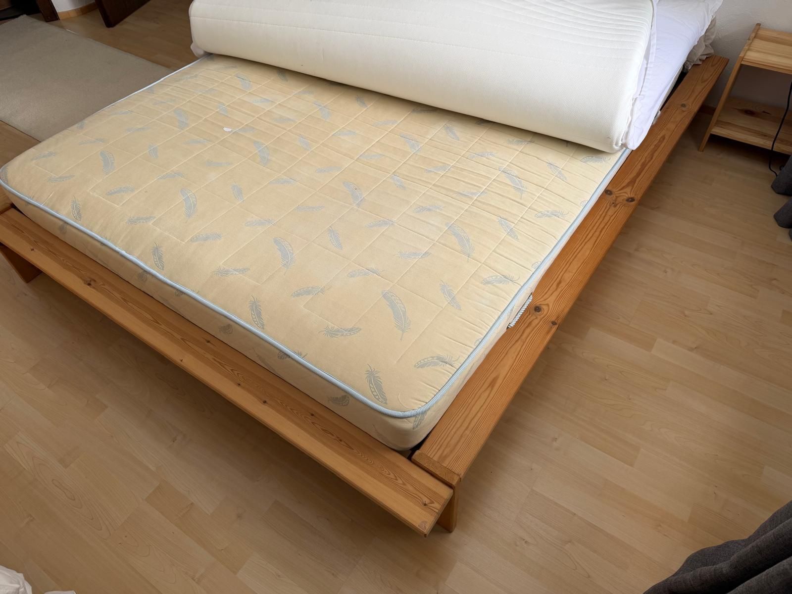Betten: Bett 160cm mit Matratze – Gebraucht aus Vaz/Obervaz von cervelo32 4