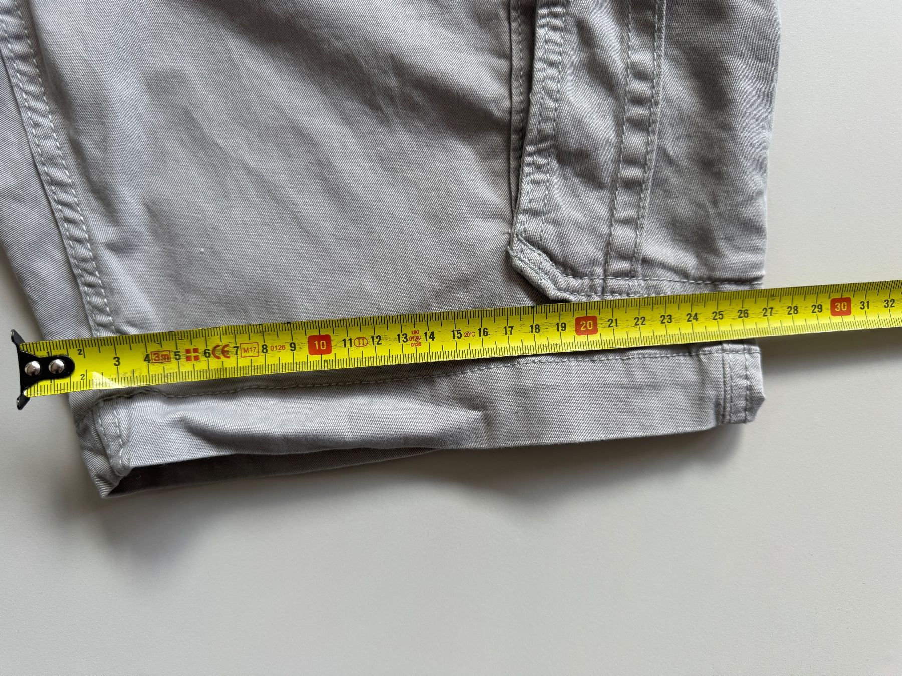 Pantaloni: Old Navy Cargo pants w32 bermuda 98% cotton 6 pockets – Usato da Neuchâtel venduto da _Easy_to_Find_ 6