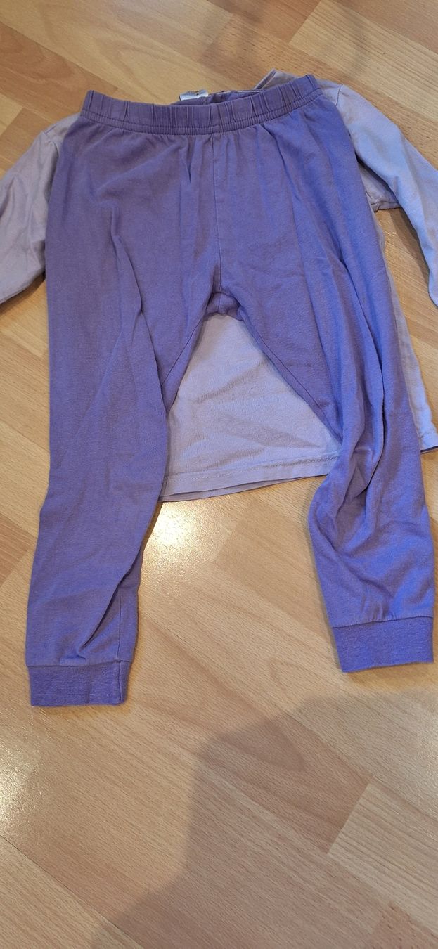 Pyjamas & Ähnliches: Mädchen Schlafanzug, 98/104  – Gebraucht aus Oberägeri von run_cj6q 2