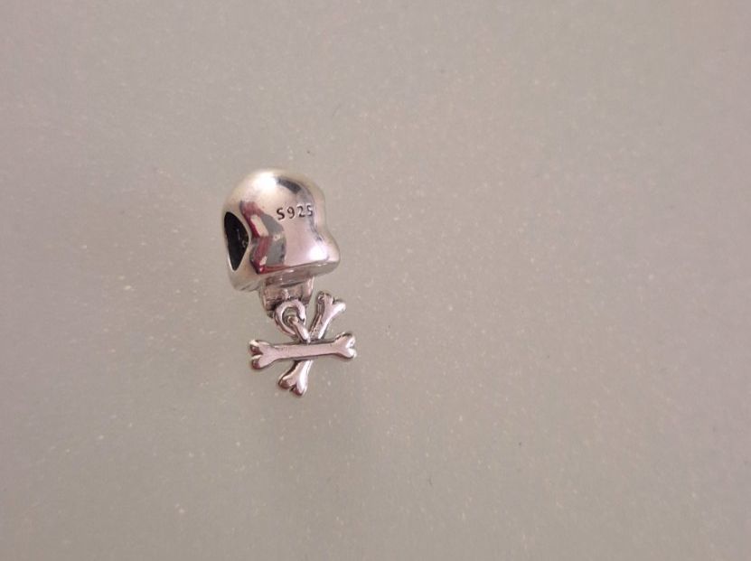 Ciondoli: Silber Charm Totenkopf +Garantie – Nuovo (secondo la descrizione) da Rotkreuz venduto da Carbone_Bijou-Shop 2