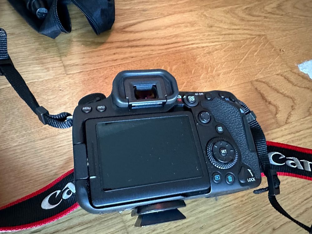 Canon EOS 90D + 5 Objektive, Blitz, Stativ uvm. Kaufen auf Ricardo