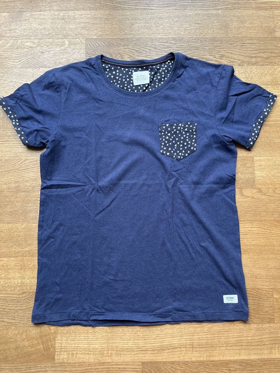 T-Shirts: Zwei Herren T-Shirts Grösse S – Gebraucht aus Baden von lupa5400 1