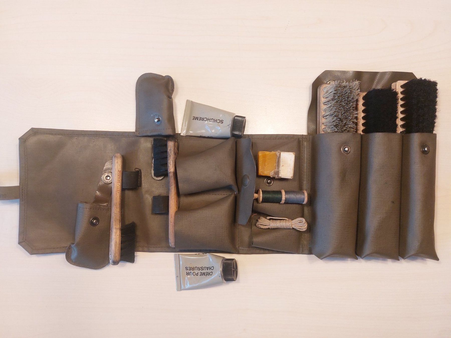 Schweizer Armee Prodotti di pulizia: Armee Schuhputzset Schweizer Armee oliv gebraucht – Usato da Heerbrugg venduto da Sonytime