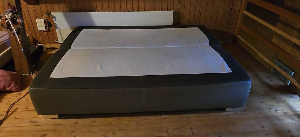 Divani: Modernes Bett / Schlafsofa – Usato da Dürnten venduto da ang_q8bj 1