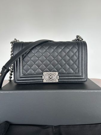 Neuwertig Chanel Boy  Kaviarleder Full Set  nur 2x getragen!