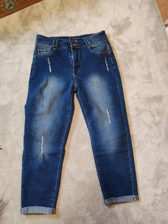 Damen Jeans 3/4 blau mit Used-Effekt Grösse M guter Zustand