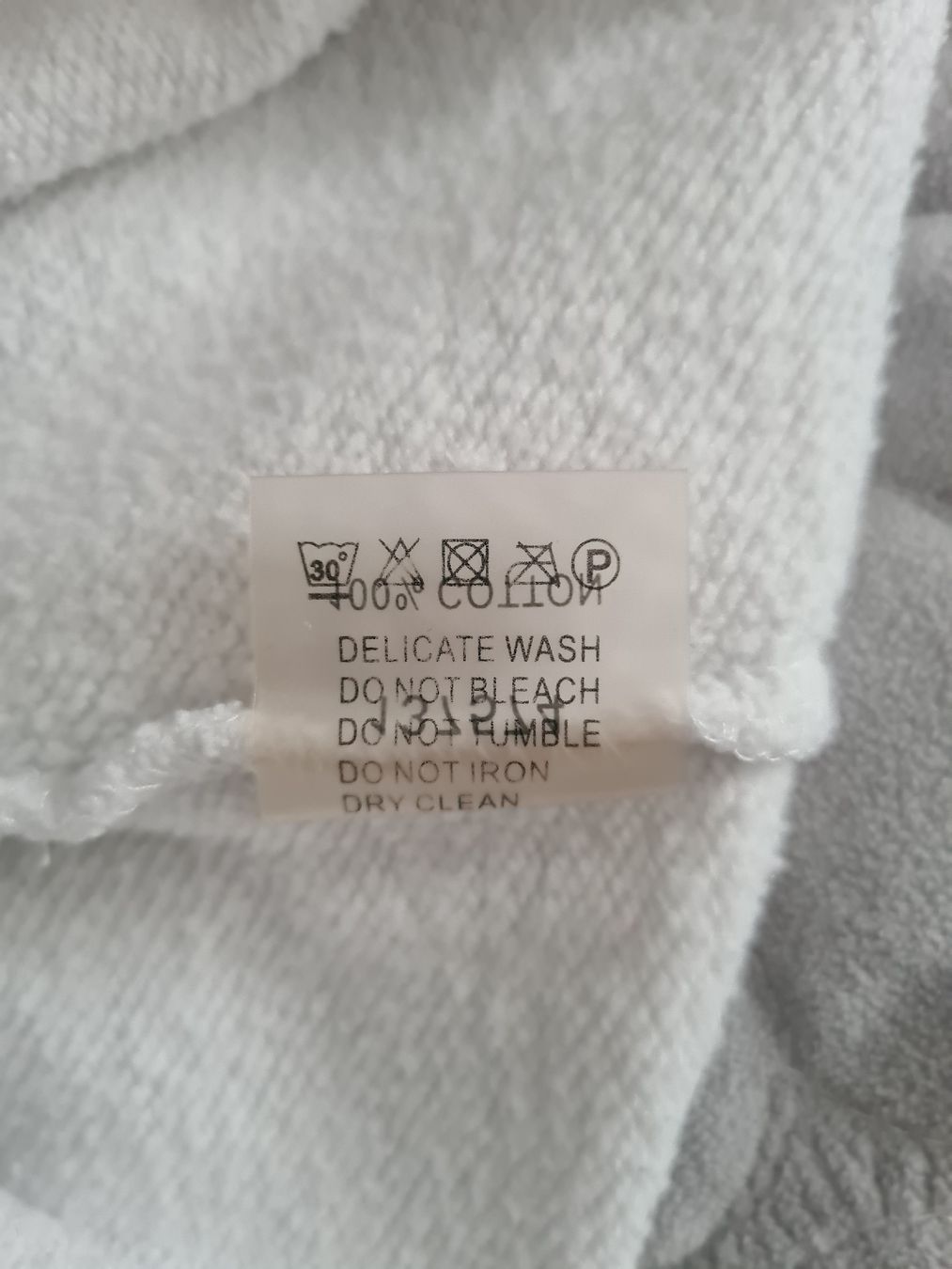 Pullover & Sweatshirts: Weisser Kapuzenpullover Forty Five, Gr. 14 – Gebraucht aus Winterthur von Jana1701 4