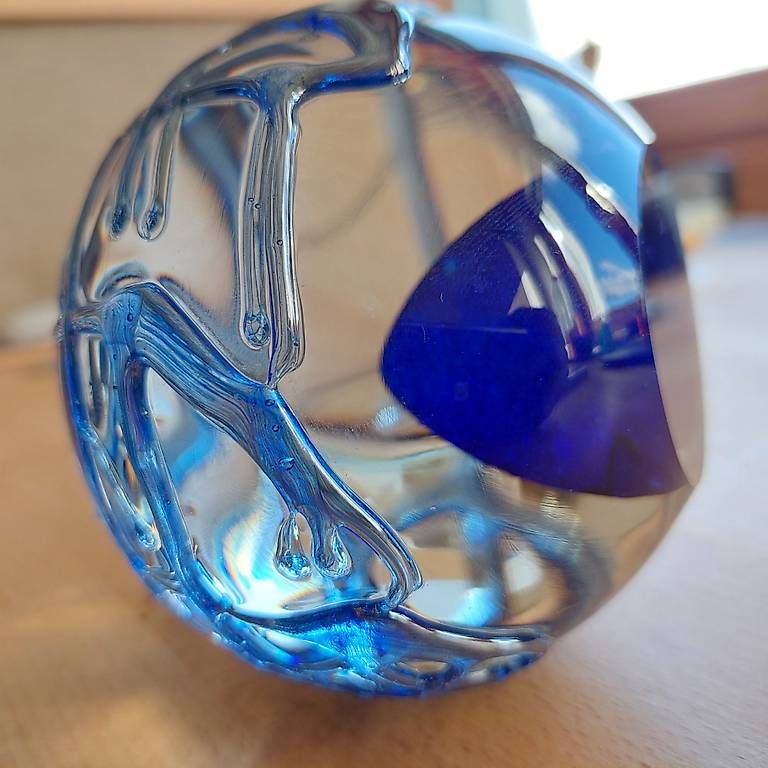 Bicchieri: Glaskugel Atelier Beranek Blau-Transparent – Usato da Obfelden venduto da Foto_Bild_Kunst_Buch 1