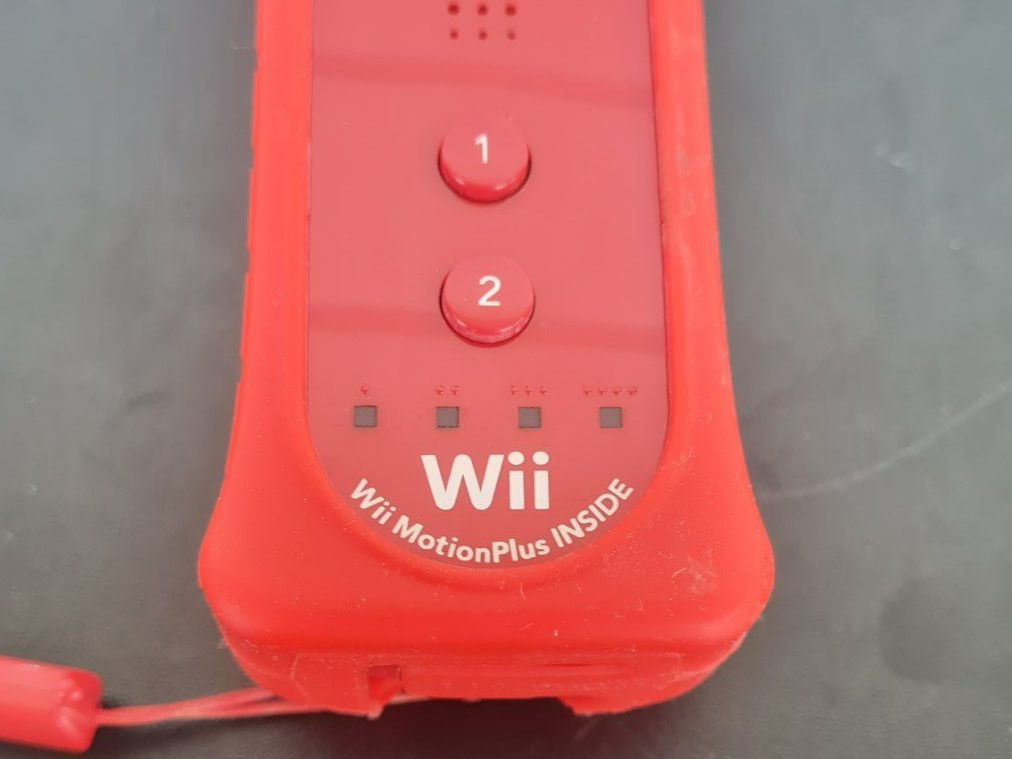 Nintendo Controller: Nintendo Wii / Controller / Fernbedienung mit Hülle / Rot – Usato da Safenwil venduto da Husqi2000 1