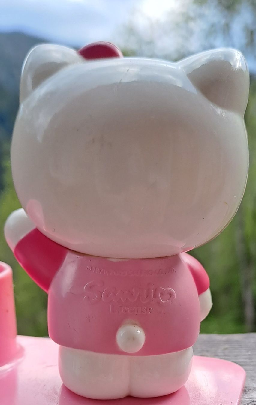 Sonstiges Geschirr: Hello Kitty-Eierbecher/Animationstyle – Gebraucht aus spruga von andrapush 4