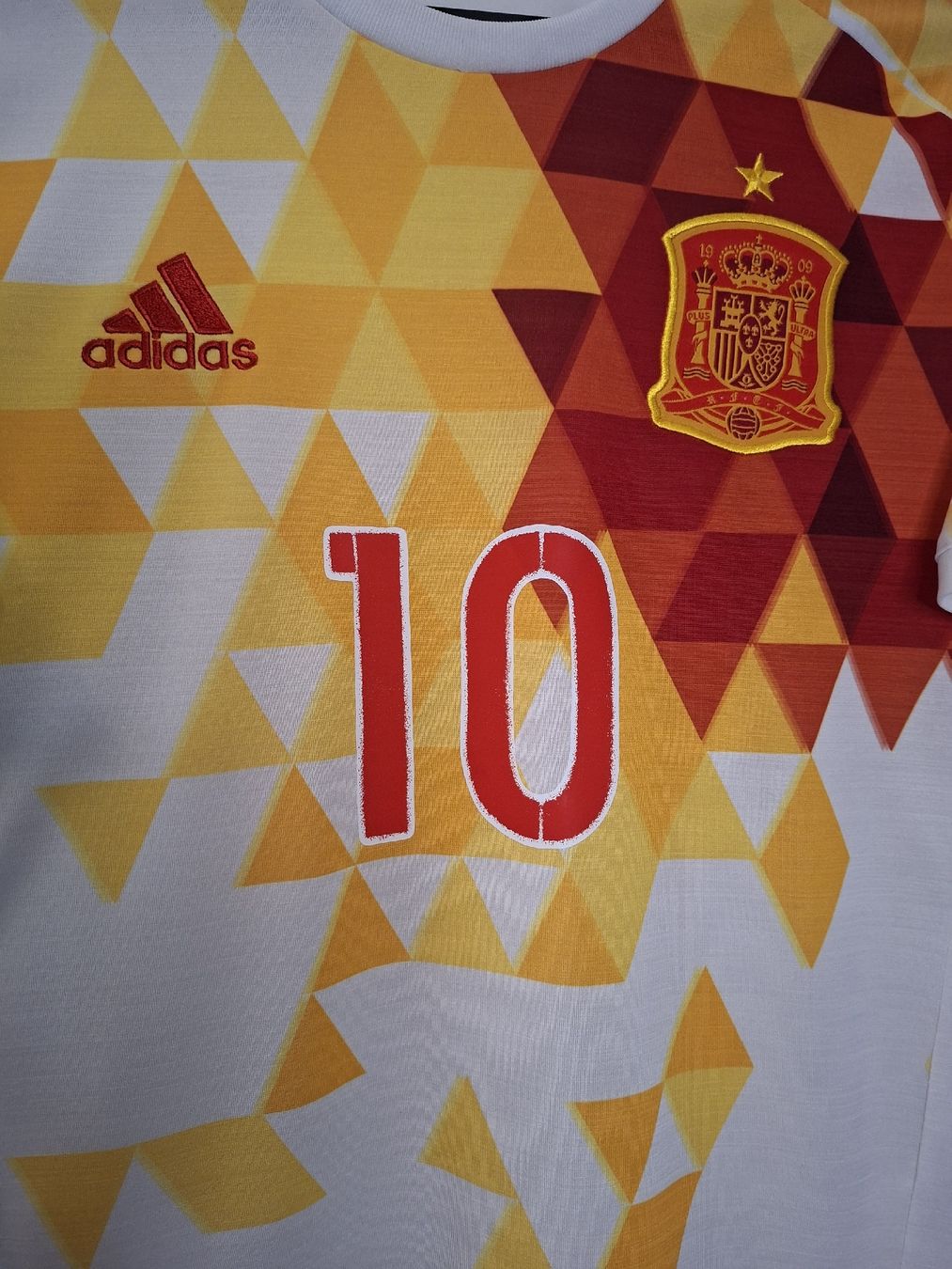 Adidas Canottiere & Pantaloni: FABREGAS #10 Original Spain 2016-17 Away Trikot – Usato da St-Léonard venduto da SwissDealsJersey 2
