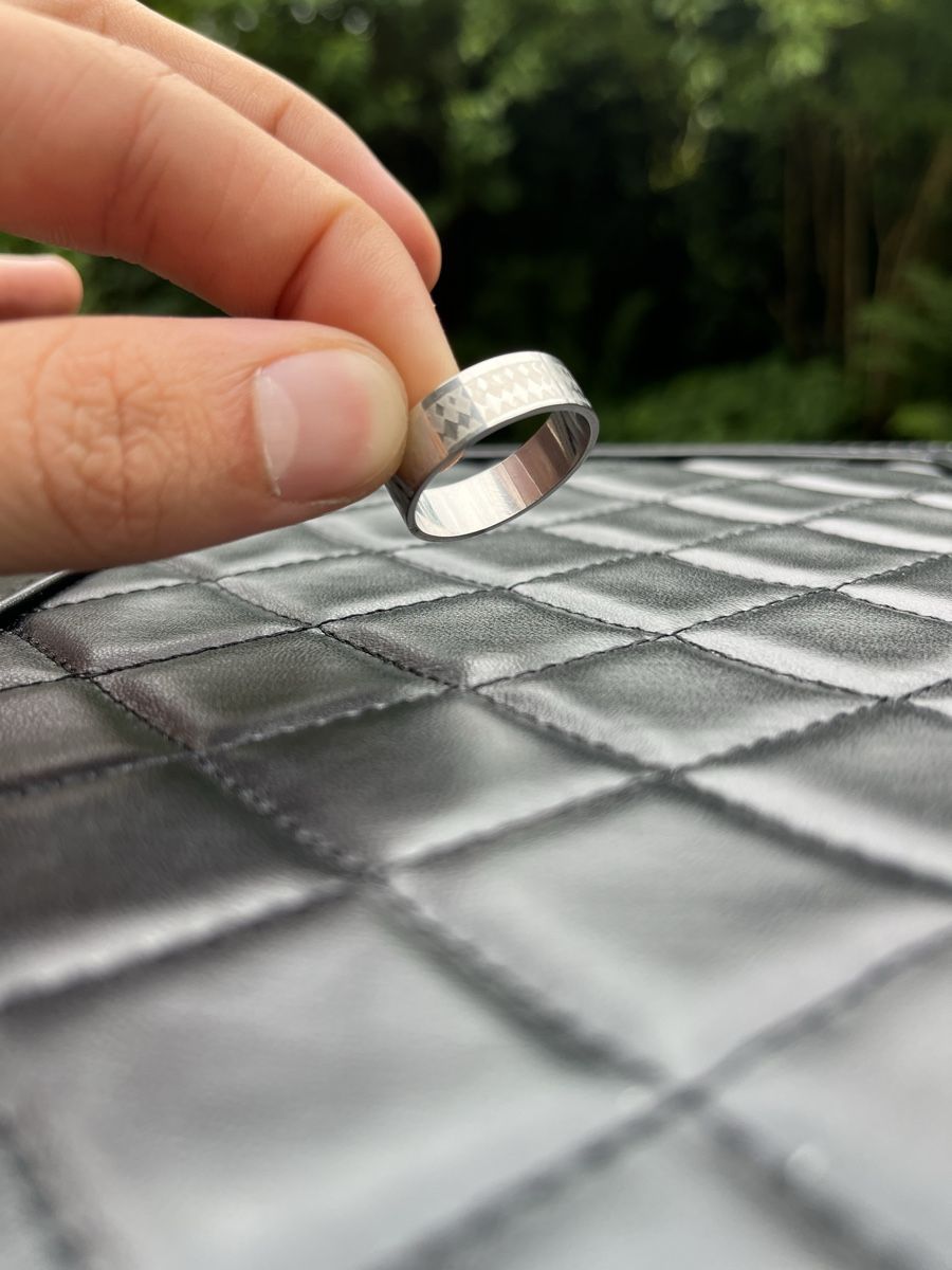 Anelli: Ring aus Edelstahl Silber-Optik gemustert Modeschmuck – Nuovo (secondo la descrizione) da Tägerwilen venduto da Alexander716 1