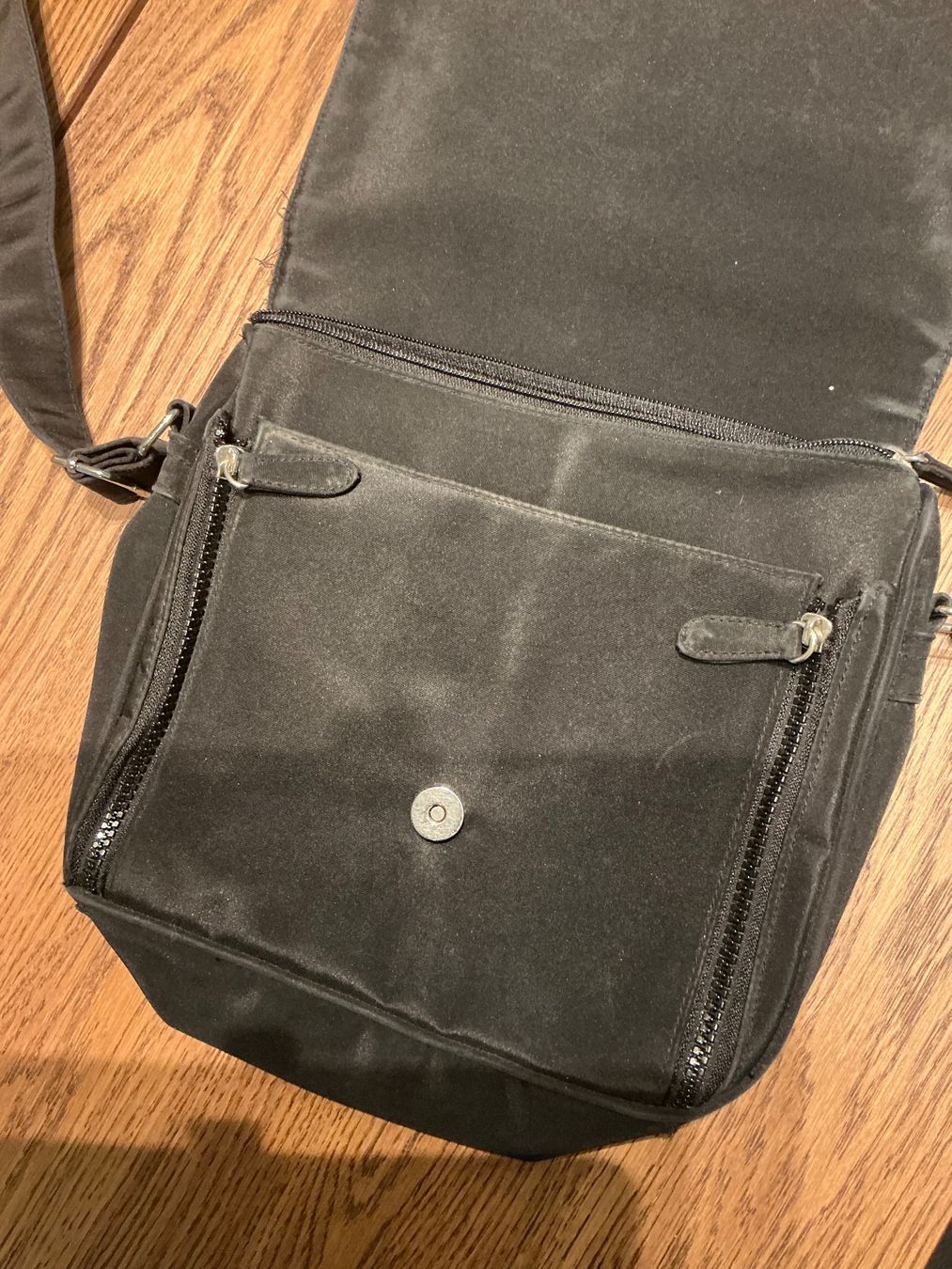 Sacs femmes: Schwarze Schultertasche, viele Fächer – D'occasion à Würenlos par sweety5436 1