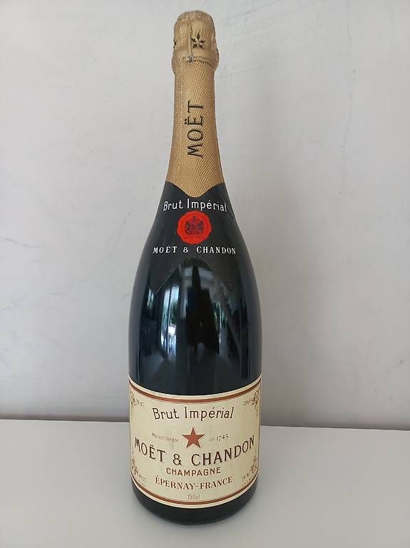 Vins: Champagne Moët & Chandon - 150cl – D'occasion à Ollon VD par Timit
