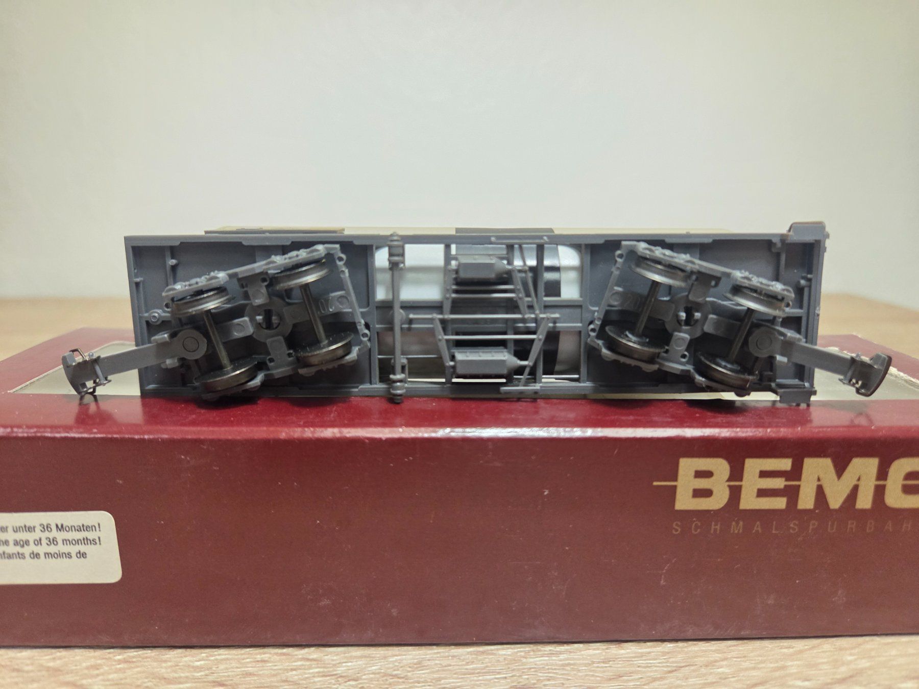 Bemo Modellini di ferrovie: Bemo 2285 129 Kesselwagen RhB H0m – Usato da St-Aubin-Sauges venduto da Lo_Go 4