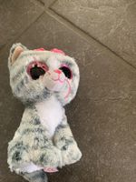 Ty Plüschtier Katze grau getigert mit rosa Schleife.