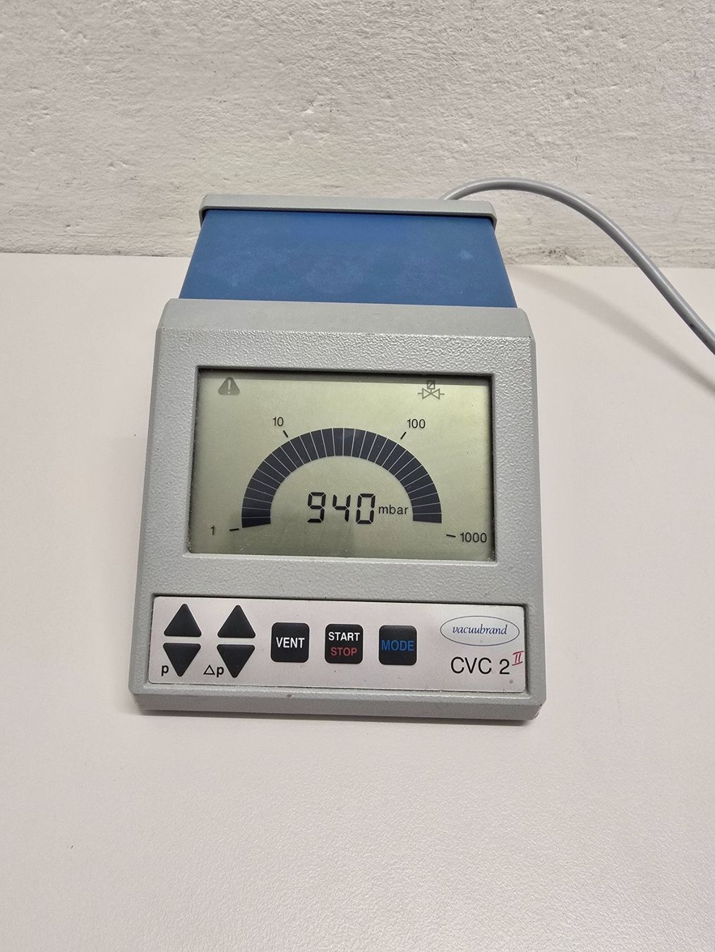 Sistema di controllo: vacuubrand CVC 2 II vacuumcontroller – Usato da Niederdorf venduto da LeptonAG_Labor 1