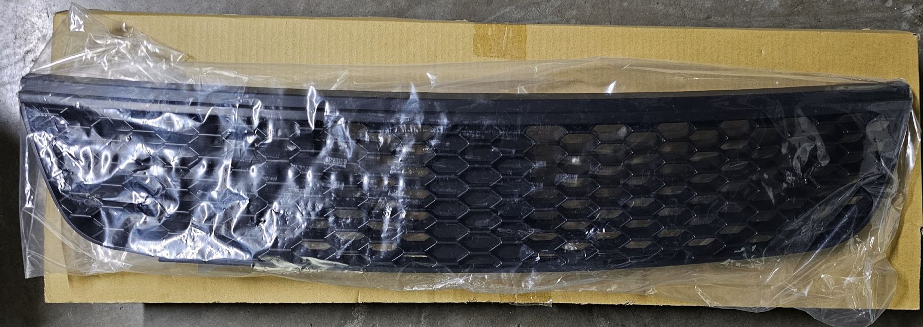 Suzuki Tutti pezzi di ricambio auto: Suzuki Swift Kühlergrill – Nuovo e nell'imballaggio originale da Oberhallau venduto da ric_qr89 2
