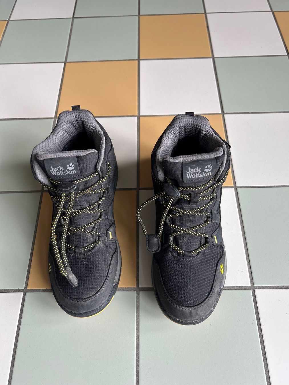 Jack Wolfskin Schuhe für Jungen: Jack Wolfskin-Wanderschuhe Gr. 36 – Gebraucht aus Zürich von Diekosaken